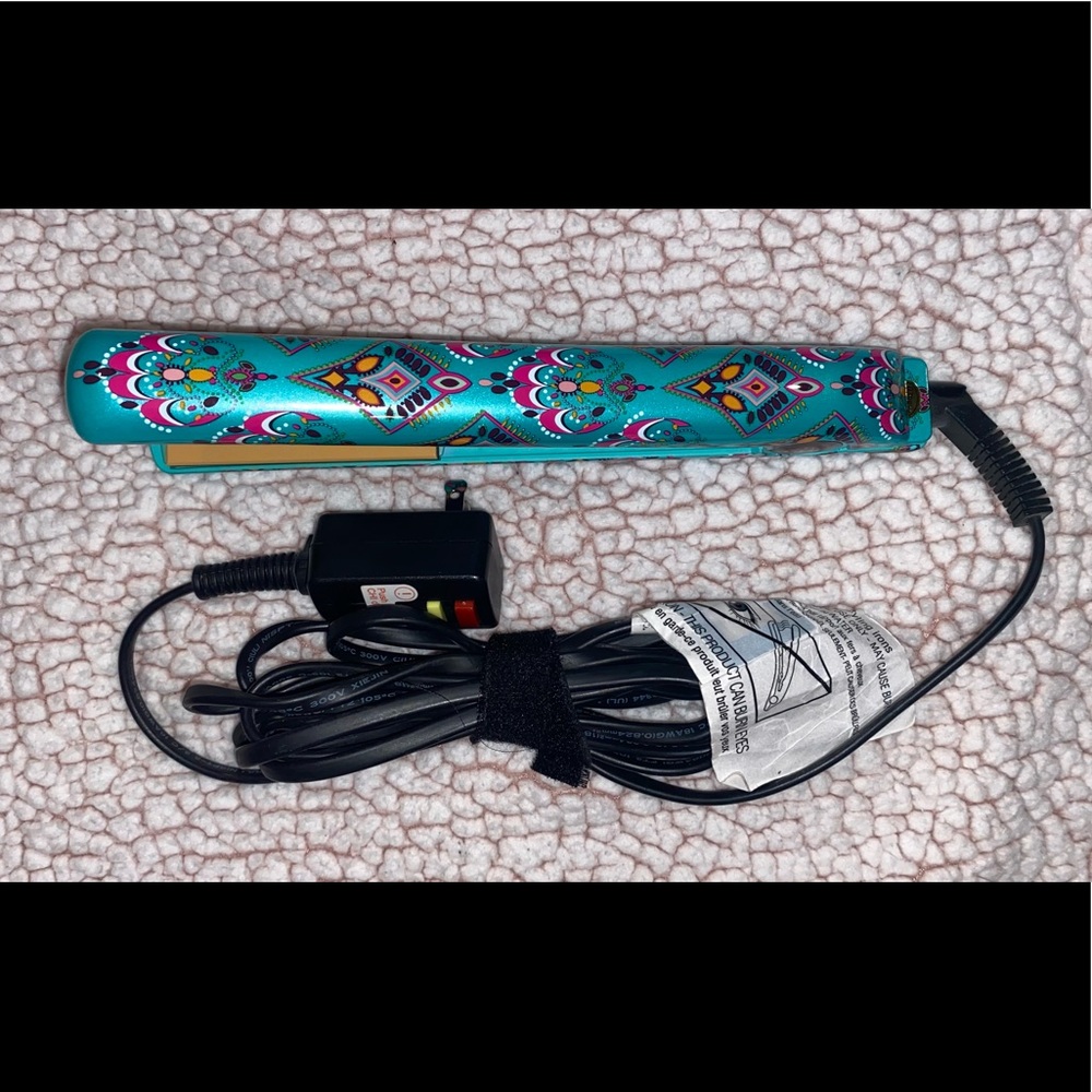 Ultra Chi 1” hair straightener.